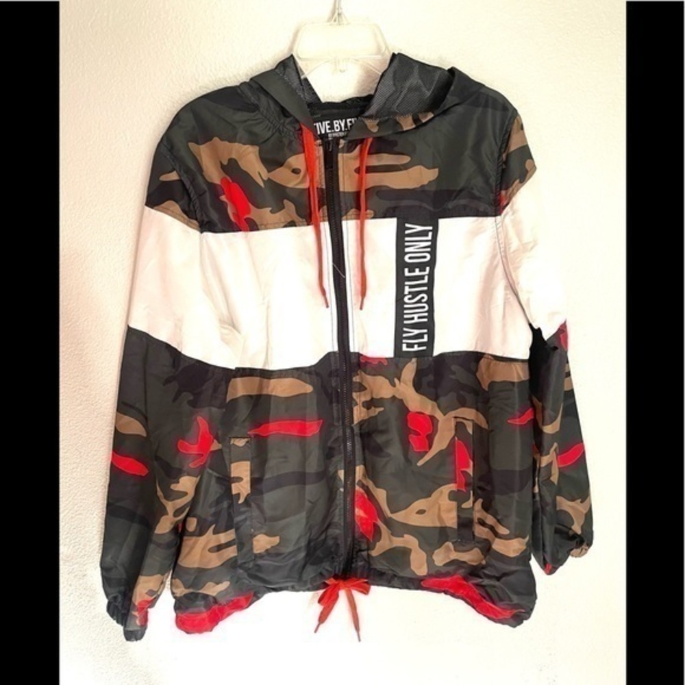 FIVE BY FIVE BY MASTERPIECE Hooded Camo windbreaker “FLY HUSTLE ONLY” size XL